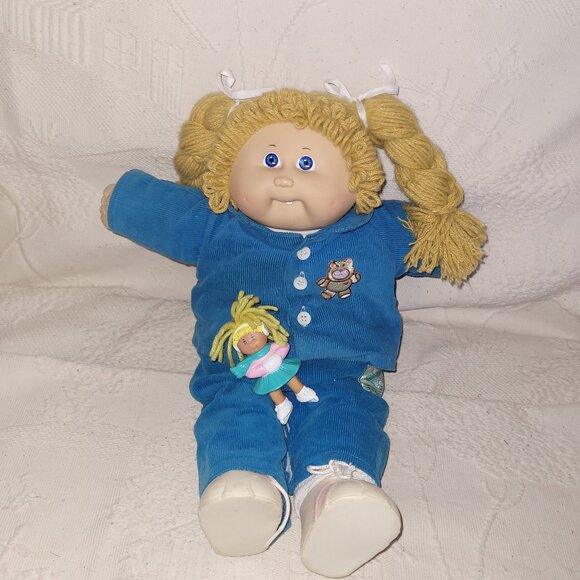 Cabbage Patch Kids Other - Cabbage Patch Kid Green Signature Blonde With Tooth!